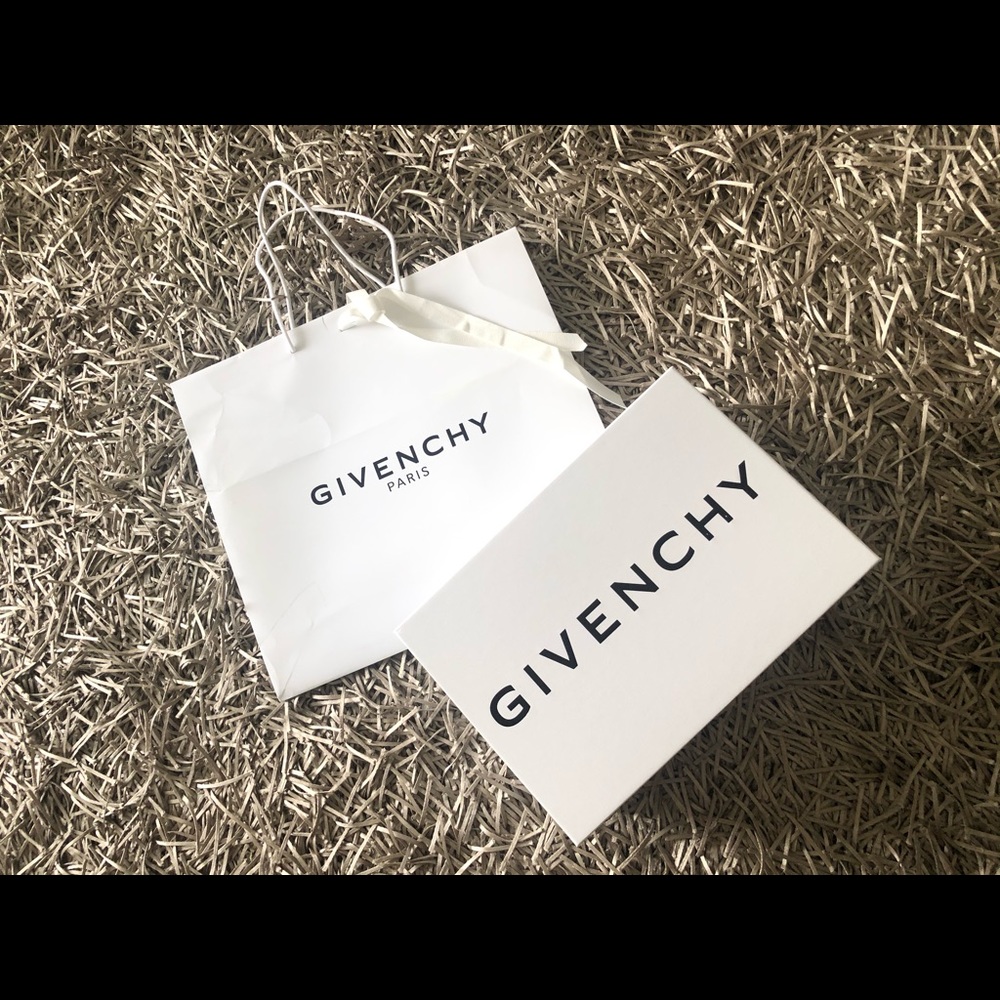 GIVENCHY shopping bag & show box